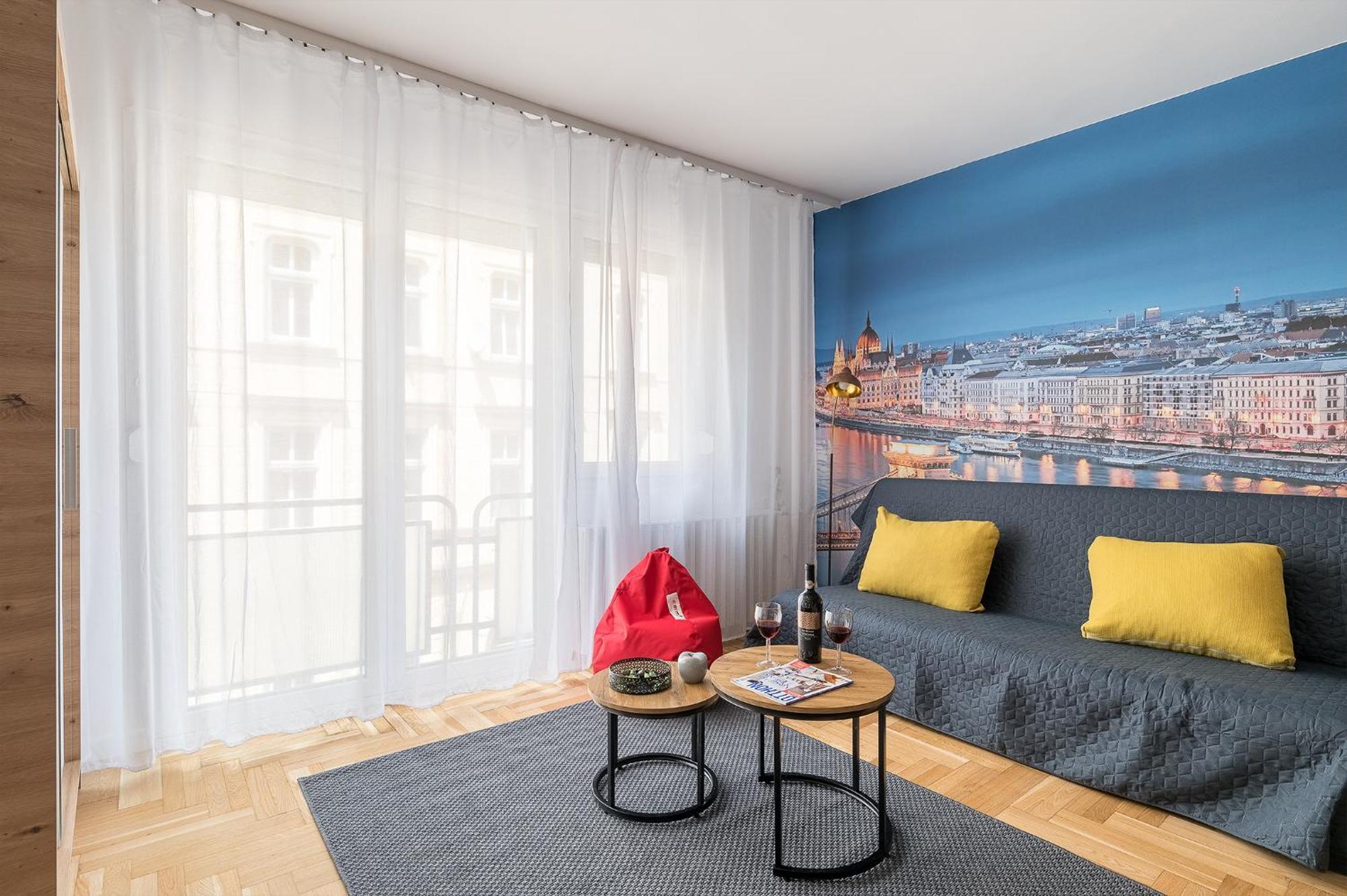 Newly Renovated!!! - Modern Apartment 10 Minutes From The Grand Boulevard Budapest Bagian luar foto